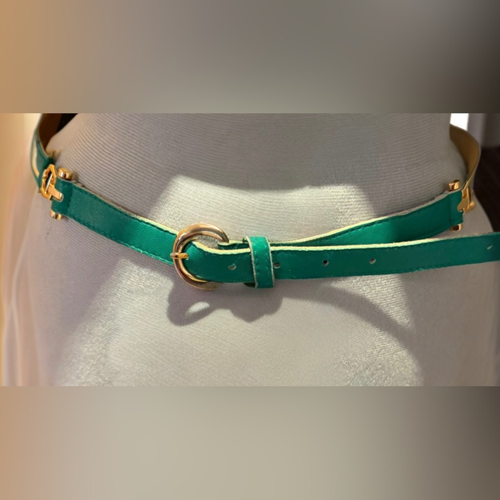☘️ Fabulous- Nikki Jaggs (PVT Label) Green Leather Belt - Size M/L